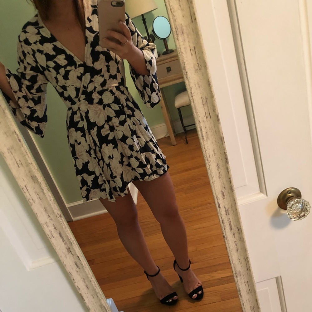 Billabong mini long sleeve v neck dress